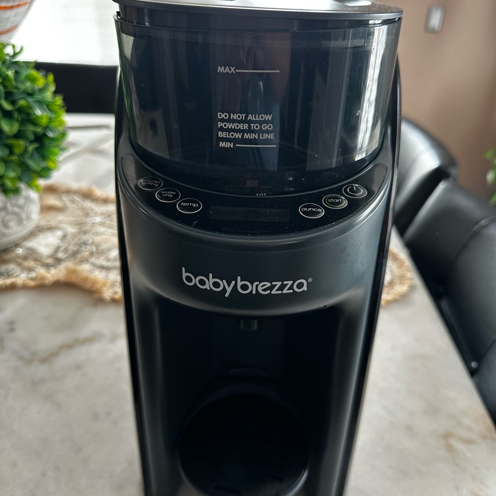 Baby Breeza Advanced Pro Formula Dispenser black